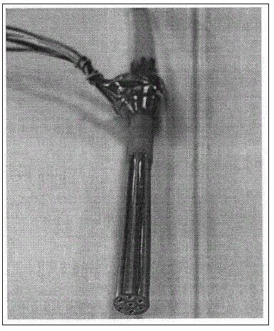 ���ڶ�ͨ���ŵ���ʴϳ���ӹ��ļ����缫��ת�г�װ��